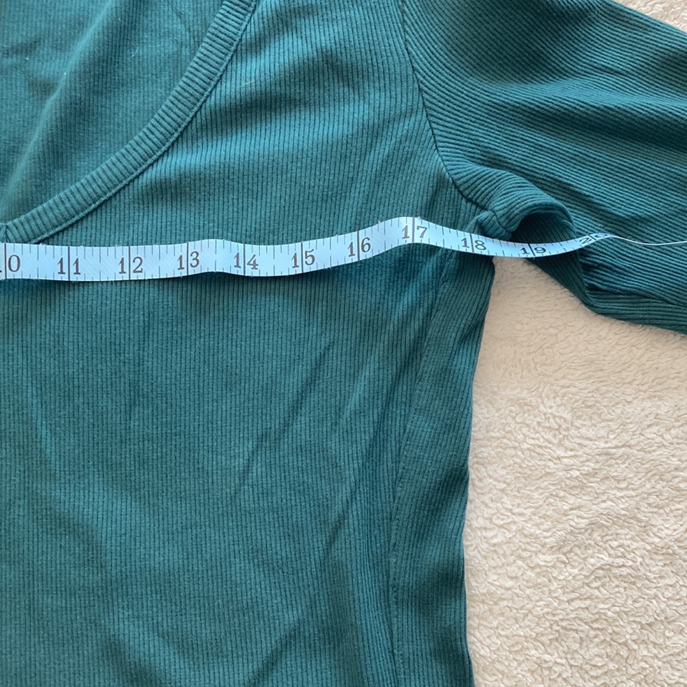 Universal Threads Women’s pullover - Picture 6 of 8